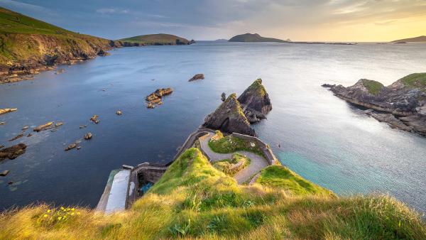 Serpentine stairs of Dunquin Pier, County Kerry, Ireland (© Hugh O’Connor/Getty Images)
