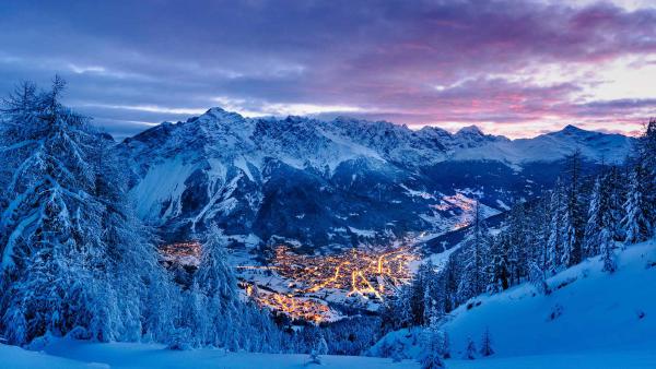 Snow-covered landscape at Bormio, Lombardy, Italy (© Roberto Moiola/Getty Images)