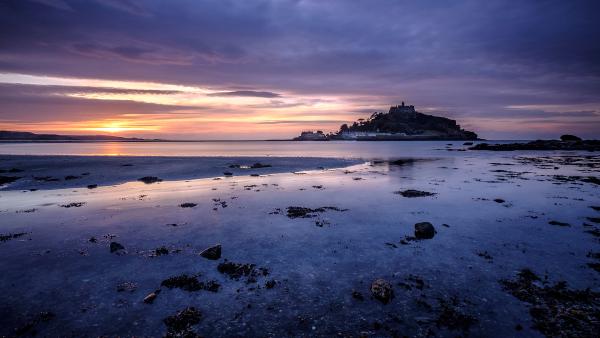 St. Michael’s Mount in Marazion, Cornwall, England (© Baxter Bradford/robertharding/Getty Images)