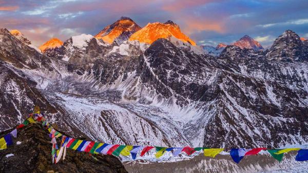 Summit of Mount Everest at sunset, seen from Renjo La, Nepal (© shoults/Alamy)
