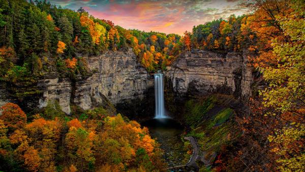 Taughannock Falls State Park in Trumansburg, New York (© Paul Massie