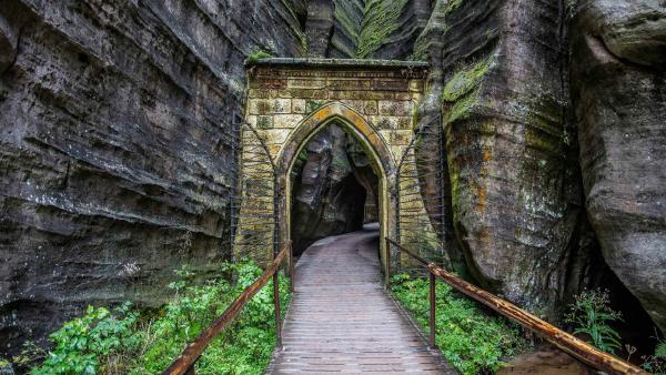 The Gothic Gate in the Adršpach-Teplice Rocks, Czechia (© Kseniya_Milner/Getty Images) The Gothic Gate in the Adršpach-Teplice Rocks, Czechia (© Kseniya_Milner/Getty Images)