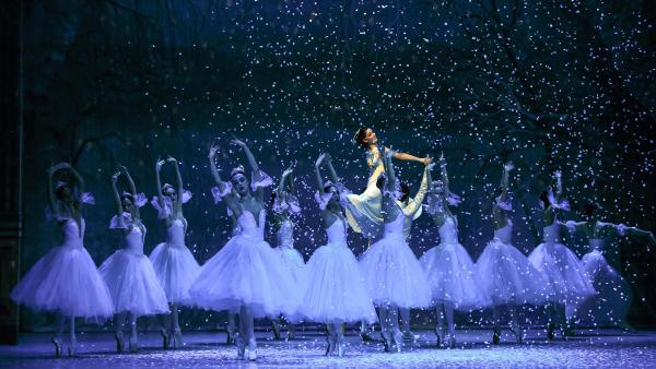 ‘The Nutcracker’ performed by the Turkish State Opera and Ballet in Ankara, Türkiye (© Anadolu/Getty Images)