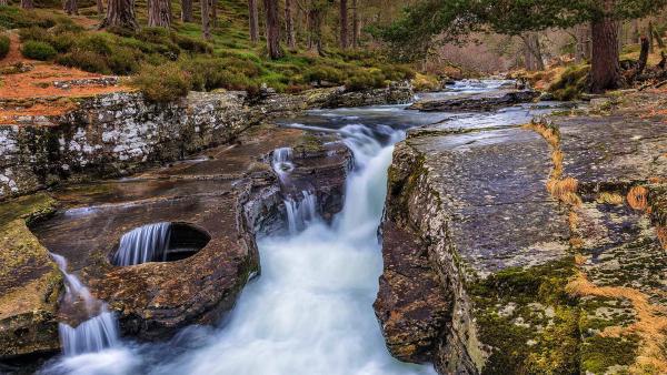The Punch Bowl on the River Quoich in the Cairngorms, Aberdeenshire, Scotland (©