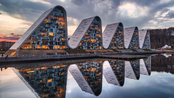 The Wave residential building, Vejle, Denmark (© Frank Bach/Alamy)