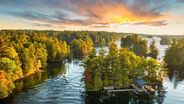 Thousand Islands region, St. Lawrence River, US-Canada border (© benedek/Getty Images)