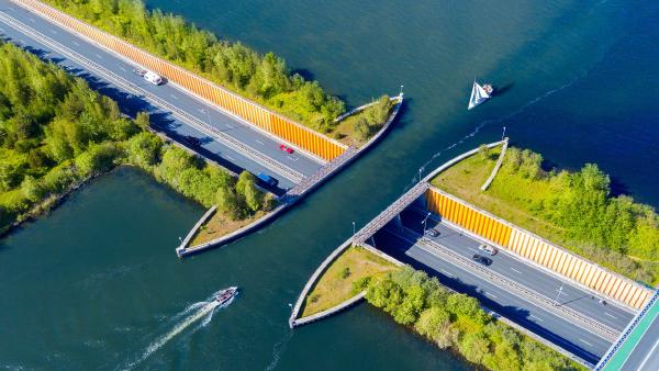 Veluwemeer Aqueduct, Netherlands (© Frolova_Elena/Getty Images)