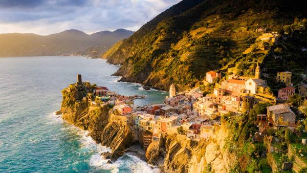 Village of Vernazza, Cinque Terre, Liguria, Italy (© Roberto