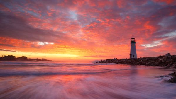 Winter sunrise, Walton Lighthouse, Santa Cruz, California (© Jeff Lewis/Tandem