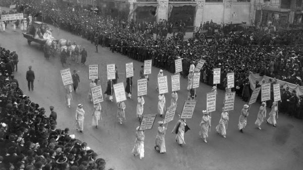 Women's suffrage parade on Fifth Avenue, Manhattan, New York City, October 23,
