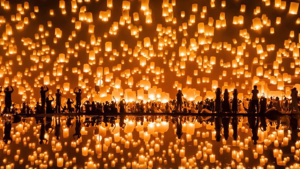 Yi Peng lantern festival, Chiang Mai, Thailand (© tampatra/Getty Images)